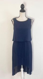 ROMEO AND JULIET COUTURE Women’s Sleeveless Navy Blue Sheath Dress In a size Small 