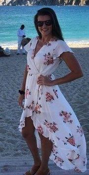 White and flowery short sleeve dress