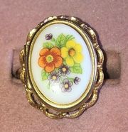 5.5-6 Avon Vintage Adjustable Gold Tone Floral Locket Ring