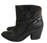 Jayla Leather  Black Leather Boots US  9  Pull On Heeled Pre Owned