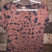 Women’s tie dye v neck tee