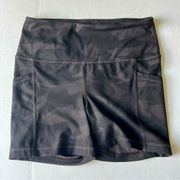 Yogalicious Lux pocket biker shorts camo size large