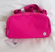 Everywhere Belt Bag Sonic Pink 1L