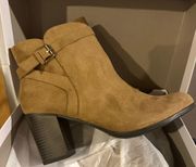 NWT  Ouverte Block Heel Ankle Boots Booties