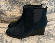 Clarks Collection Crystal Quartz Blue Suede Ankle Wedge Booties Size 6.5
