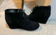 Toms black Suede Kala Boot size 7.5! In excellent condition