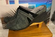 Ahnu Shoes Womens 9 Slip On Clogs Charcoal Black Leather Vibram Soles