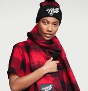 VICTORIA'S SECRET
Jacquard Pom Pom Beanie & Scarf