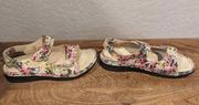 BAREFOOT FREEDOM-WOMEN'S DORA SANDAL SIZE 9.5 FLORAL