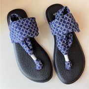 Women’s Sanuk Blue and white stars pattern yoga sling sandals size 8