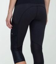 LuLuLemon Tight Mesh Inset Zipper Pockets Capri