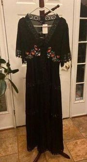 Women's Forever 21 Black Floral Embroidered 3 button duster Size M