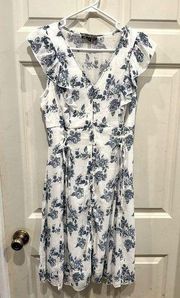 J Gee White Blue Floral Print Ruffled Flowy Dress size medium