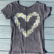 [wellworn] small sunflower heart graphic tee