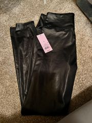 leather leggings 