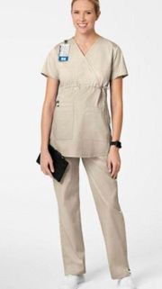 work maternity wrap khaki scrub top Size Medium comfy stretchy