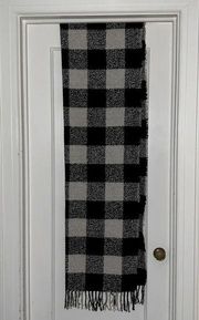 American Eagle black / white buffalo plaid XL textured blanket scarf NWT