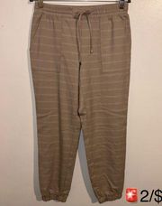 Tan, Beige, white Plaid Casual women’s  Joggers Size Medium 🚨2/$20