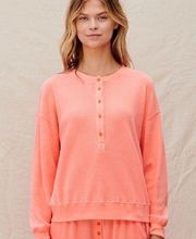 SUNDRY CLOTHING THERMAL HENLEY IN PIGMENT NEON CORAL