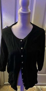 Roz & Ali Pearl button, black sweater ,1X.