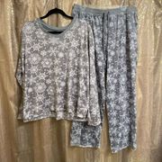 White Gray Blue 2 Piece Fleece Pajama Snowflake Sleepwear Set, L