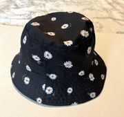 Alice + Olivia x FabFitFun Bucket Hat Reversible Daisy Floral White