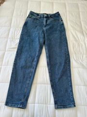 High-Waist Jeans