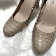 NWOT Ellen Tracy Nude Crocodile Embossed Pump Heels Size 6M. B65