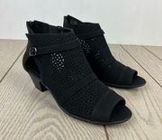 Easy Street Carrigan Perforated/Laser Cut Out Sandals 9.5Narrow Black $65