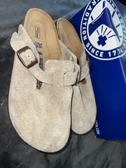 Boston Soft Footbed Suede Leather in Taupe