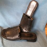 EUC Tommy Bahama Leather Made in Spain Basket Weave Fringed Slides Black 8.5