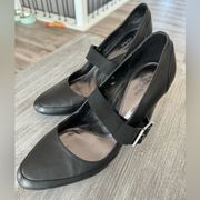 Simply Vera by Vera Wang size 9M