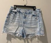 - Mom Short - Size 14