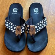 Women’s  black flip flops size 9