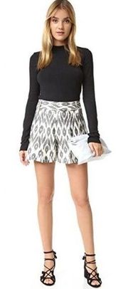 Alice + Olivia Layton Pleated Woven Cotton Shorts In Cream/black Ikat Size 2