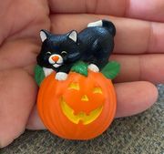 1990s HALLMARK  Black Cat on  Pumpkin Grin JOL jack-o’lantern ~ BROOCH Lapel Pin