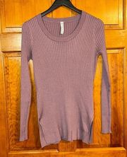 Athleta Women’s Long Sleeve Pull Over Sweater size Med-EUC