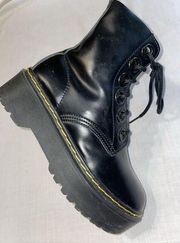 Dr. Martens Platform Ankle Boots Women’s Size 7 M Black Leather Lace Up Air Wair