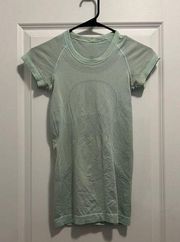 Lululemon Swiftly Tech Short Sleeve in Light Mint Size 2