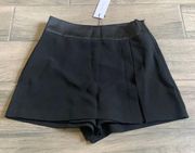 Dynamique satin waistband skort in jet black