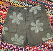 The GREAT Army Green Plumeria Print Frayed Hem Button Fly Cotton Shorts - 30