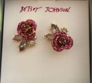 Betsey Johnson Gold Tone Pink Glitter Rose Bud Mismatch Stud Earrings Crystal