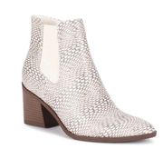 Kiki Chelsea Booties in white Size 7.5