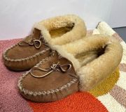 L.L Bean Womens tan wicked good moccasin slippers size 8