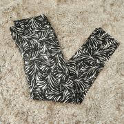 The Limited Black and White Tropical Print Cropped Ankle Dress Pants Size 6