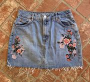 NWOT  Embroidered Jean Skirt Size US 8
