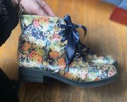 Dirty Laundry Suede Floral Valoor Combat Boots, size 7.5