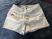 Super high-rise cut off shorts