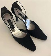 Stuart Weitzman Woman’s Black Pointed Formal Shoe *heel caps need replaced US9.5