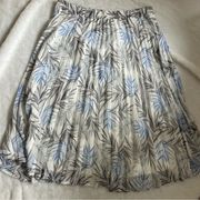 Pleated Skirt Perfect for Spring Size L